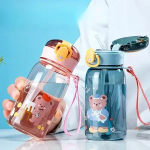 Tasse en plastique pour enfants, ours en peluche de dessin animé, portable pour l'école, extérieur, avec corde, couvercle ouvert en un clic, tasse d'eau en paille d'été